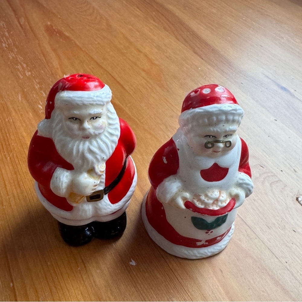 Vintage Mr and Mrs Santa Claus salt and pepper shakers